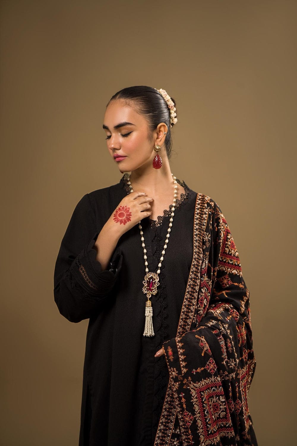 Embroidered Dhanak 3-Piece Suit with Embroidered Shawl - D-067