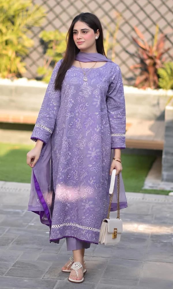 Embroidered Lawn 3-Piece with Chiffon Dupatta – BL-071
