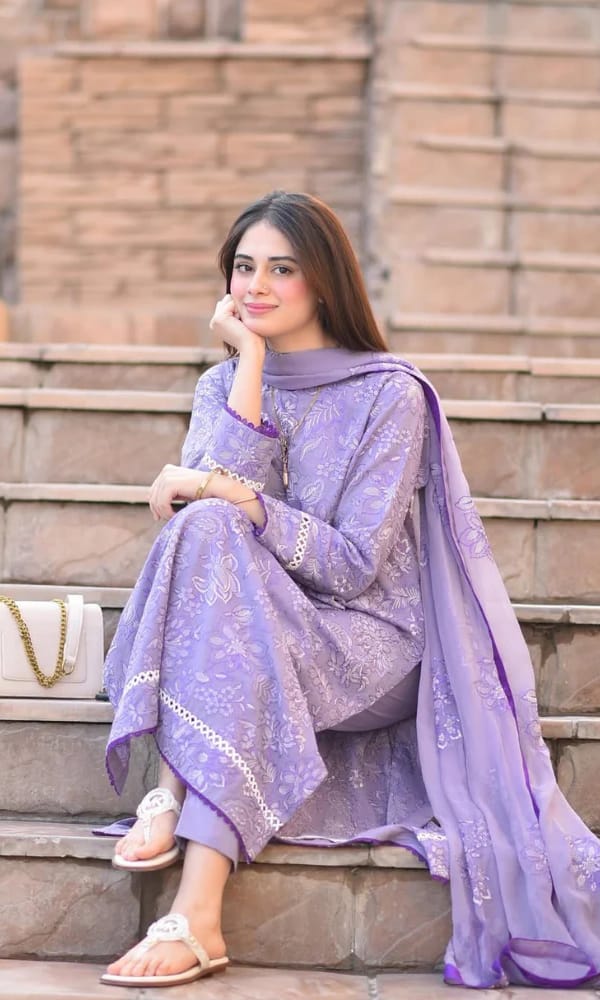 Embroidered Lawn 3-Piece with Chiffon Dupatta – BL-071
