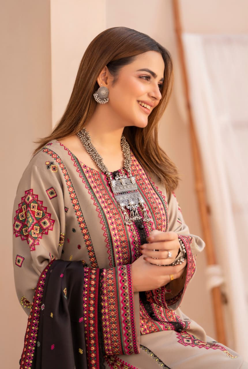 Embroidered Lawn 3-Piece with Embroidered Dupatta – BL-089